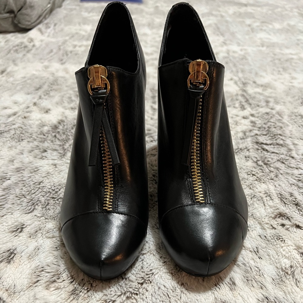 Bar lll Black Leather Booties in Sz 9.